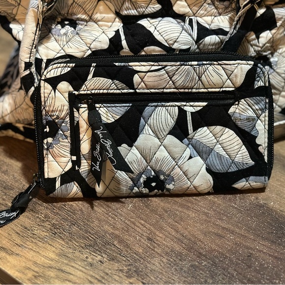 Vera Bradley retired camellia floral pattern shoulder bag, wallet/wristlet - Picture 2 of 10